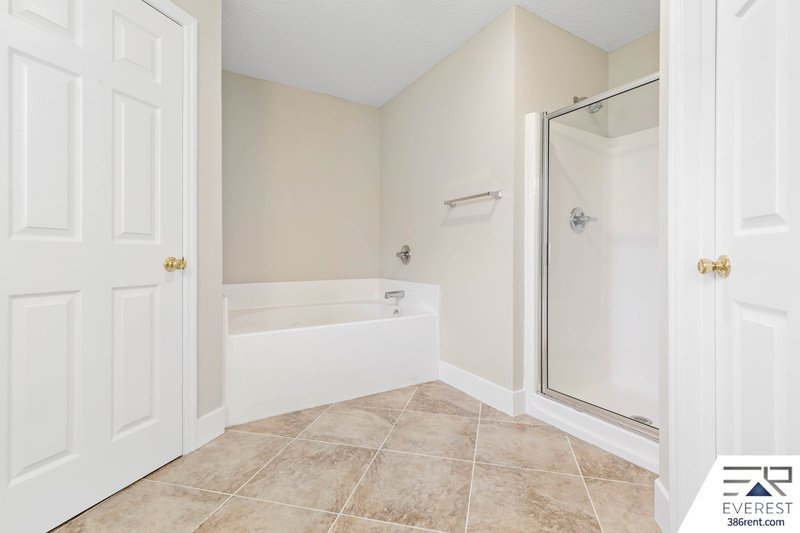 FULLY FENCED 4/2/2 IN DESIRABLE PINE GROVE property image