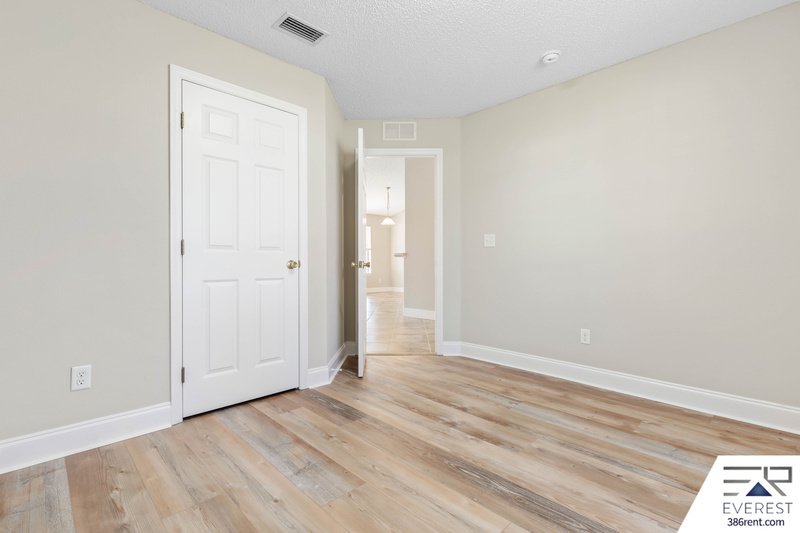 FULLY FENCED 4/2/2 IN DESIRABLE PINE GROVE property image