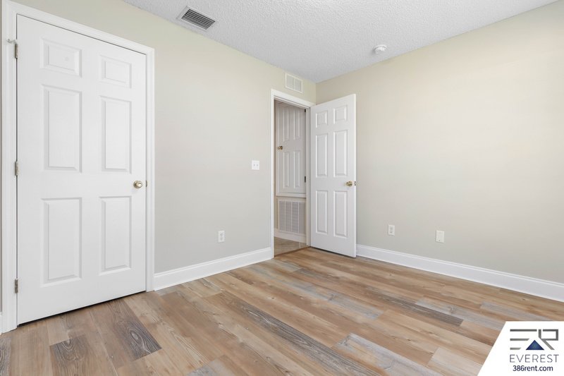 FULLY FENCED 4/2/2 IN DESIRABLE PINE GROVE property image