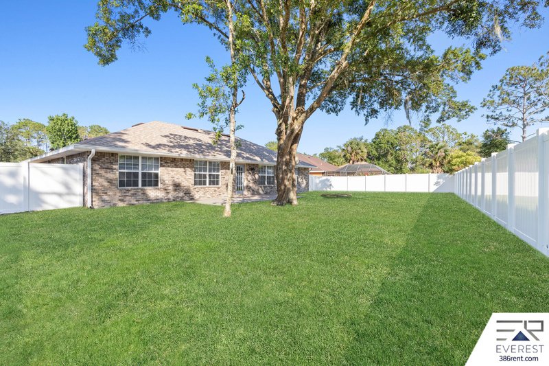 FULLY FENCED 4/2/2 IN DESIRABLE PINE GROVE property image