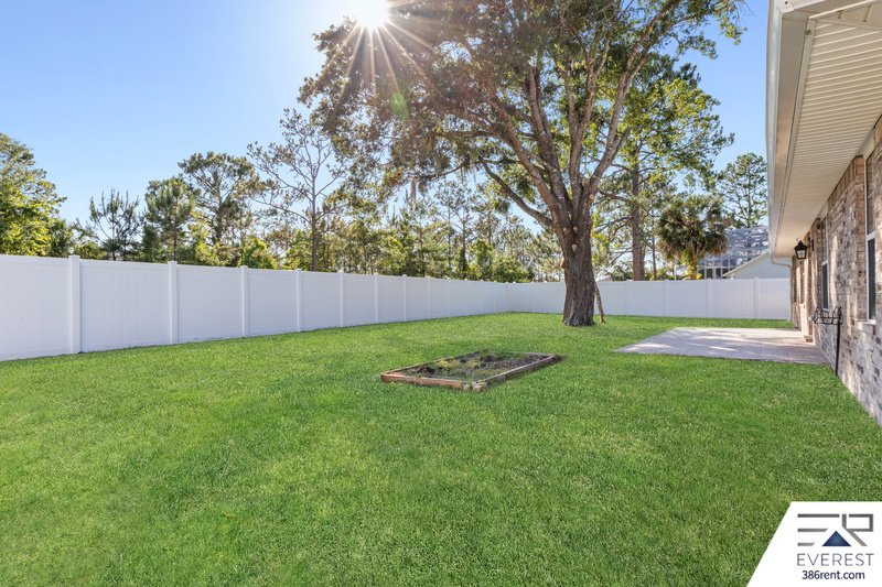 FULLY FENCED 4/2/2 IN DESIRABLE PINE GROVE property image