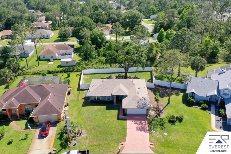 FULLY FENCED 4/2/2 IN DESIRABLE PINE GROVE property image