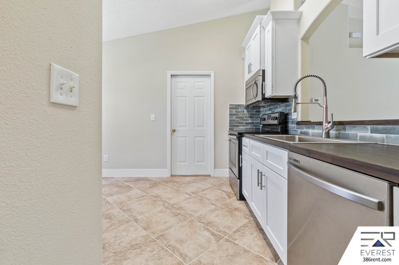 POOL HOME 3/2/2 IN DESIRABLE INDIAN TRAILS property image