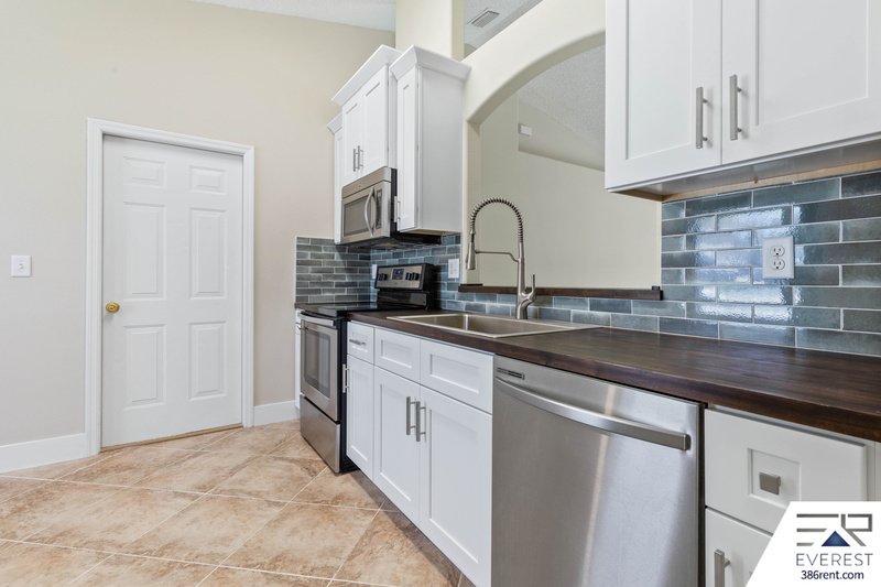 POOL HOME 3/2/2 IN DESIRABLE INDIAN TRAILS property image