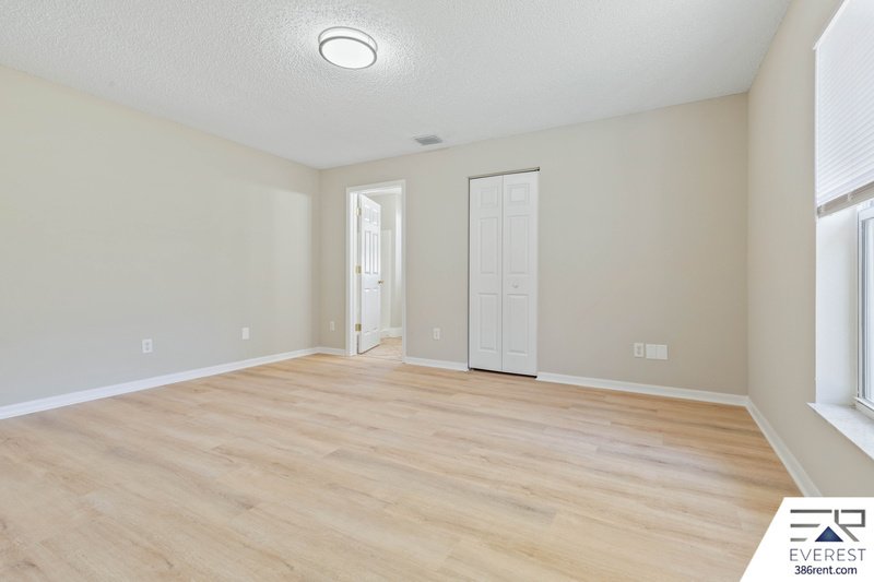 POOL HOME 3/2/2 IN DESIRABLE INDIAN TRAILS property image