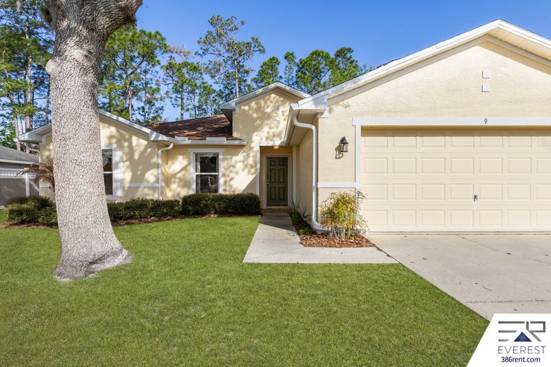 FUNCTIONAL 3/2/2 IN DESIRABLE PINE LAKES property image