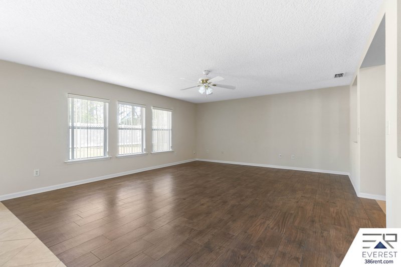 FUNCTIONAL 3/2/2 IN DESIRABLE PINE LAKES property image