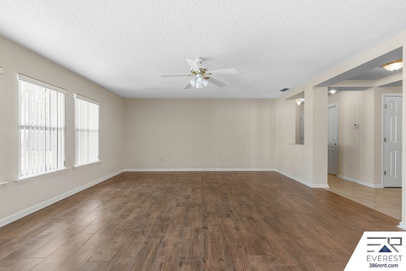 FUNCTIONAL 3/2/2 IN DESIRABLE PINE LAKES property image