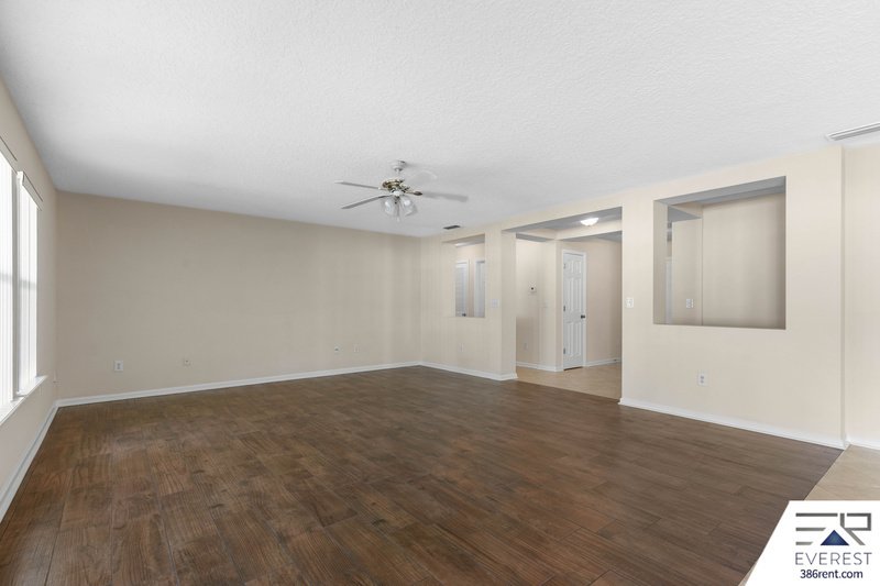 FUNCTIONAL 3/2/2 IN DESIRABLE PINE LAKES property image