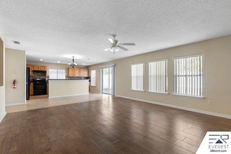 FUNCTIONAL 3/2/2 IN DESIRABLE PINE LAKES property image