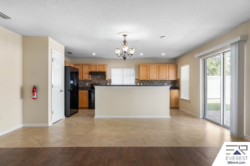 FUNCTIONAL 3/2/2 IN DESIRABLE PINE LAKES property image