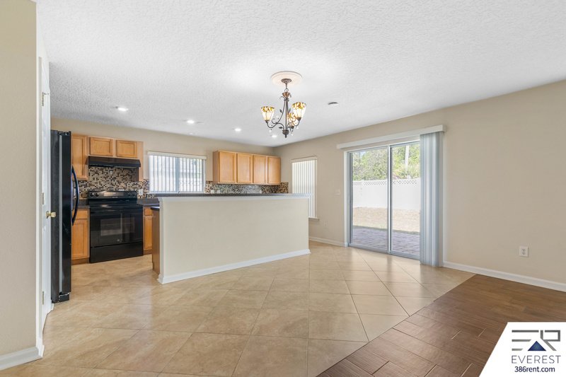 FUNCTIONAL 3/2/2 IN DESIRABLE PINE LAKES property image