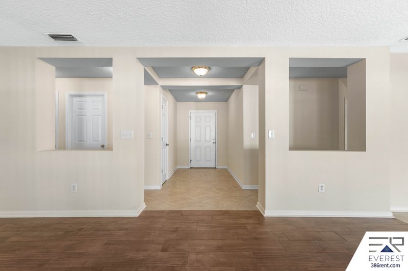 FUNCTIONAL 3/2/2 IN DESIRABLE PINE LAKES property image