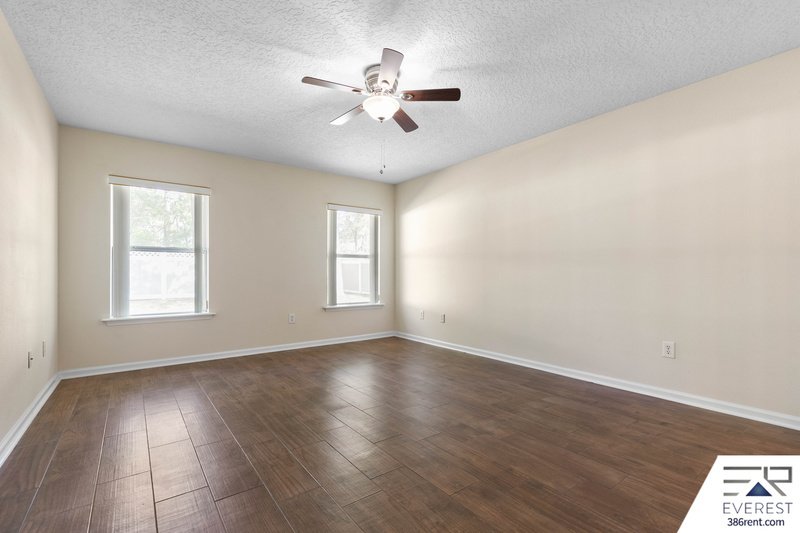 FUNCTIONAL 3/2/2 IN DESIRABLE PINE LAKES property image