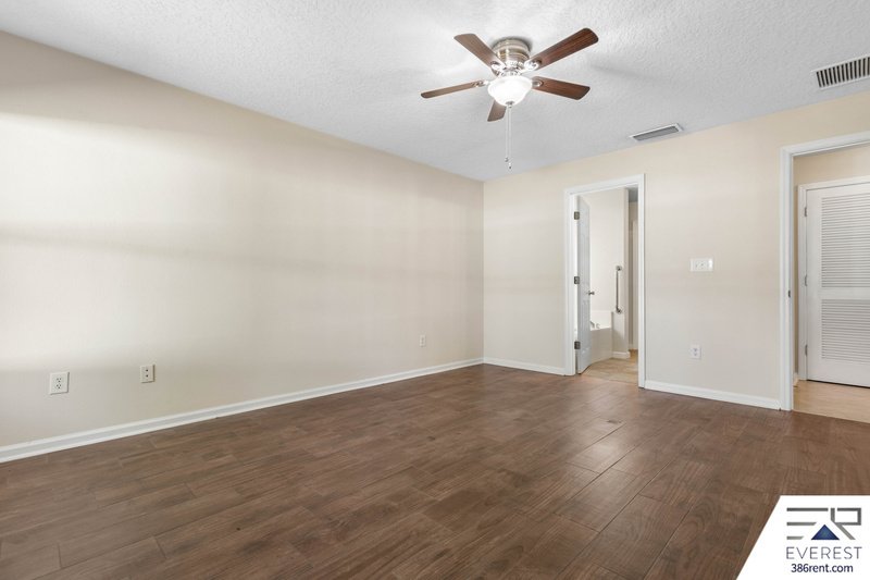 FUNCTIONAL 3/2/2 IN DESIRABLE PINE LAKES property image