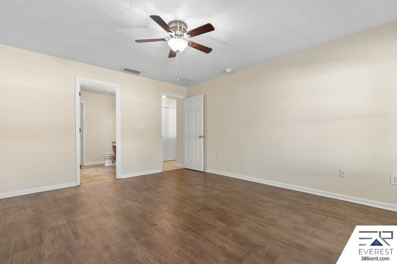 FUNCTIONAL 3/2/2 IN DESIRABLE PINE LAKES property image