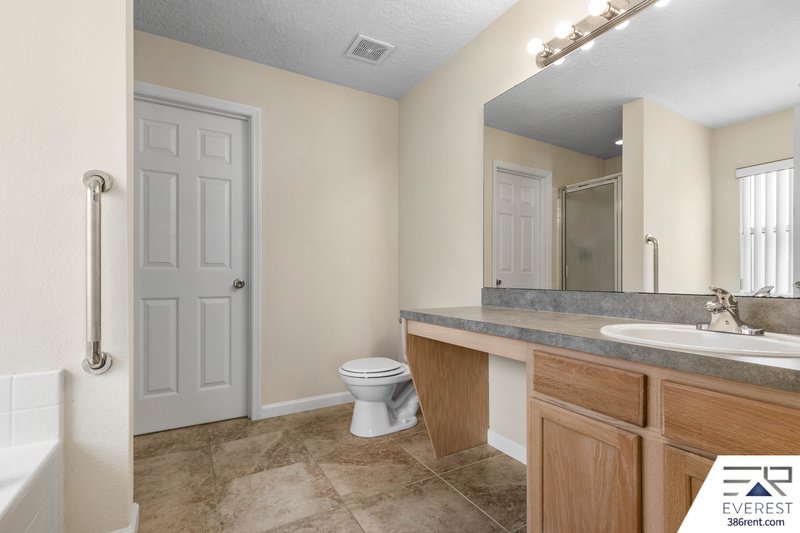 FUNCTIONAL 3/2/2 IN DESIRABLE PINE LAKES property image