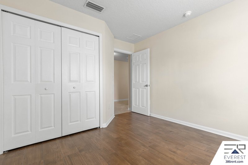 FUNCTIONAL 3/2/2 IN DESIRABLE PINE LAKES property image