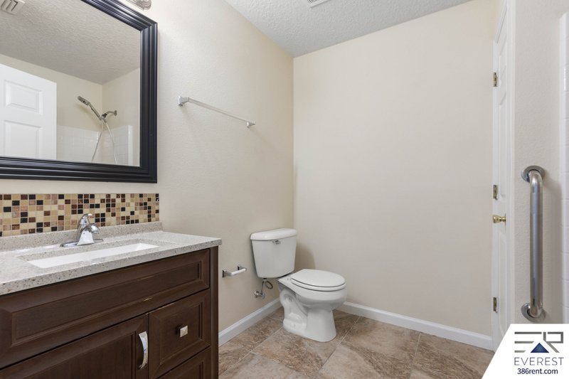 FUNCTIONAL 3/2/2 IN DESIRABLE PINE LAKES property image