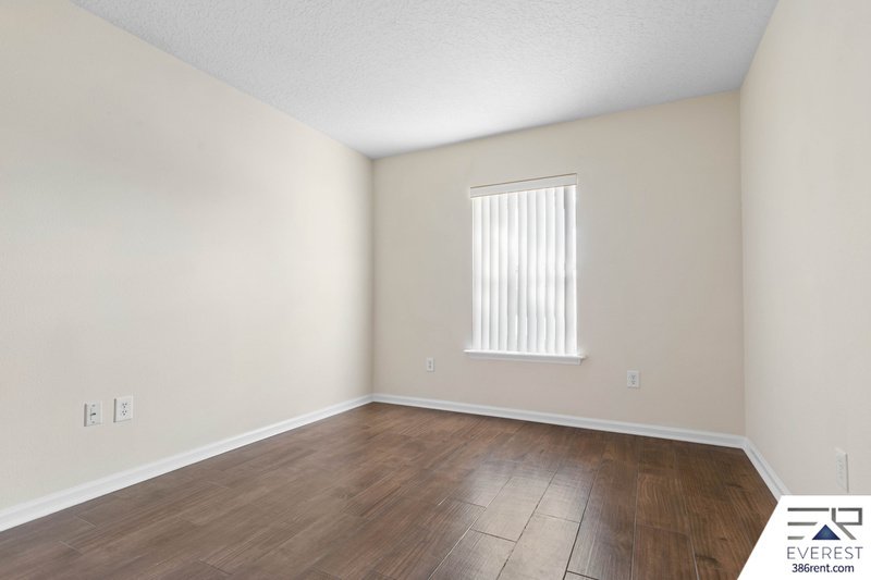 FUNCTIONAL 3/2/2 IN DESIRABLE PINE LAKES property image