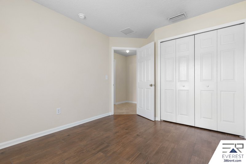 FUNCTIONAL 3/2/2 IN DESIRABLE PINE LAKES property image