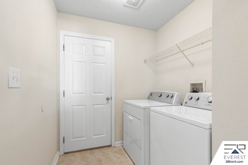 FUNCTIONAL 3/2/2 IN DESIRABLE PINE LAKES property image