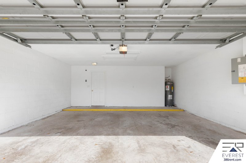 FUNCTIONAL 3/2/2 IN DESIRABLE PINE LAKES property image