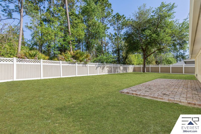 FUNCTIONAL 3/2/2 IN DESIRABLE PINE LAKES property image