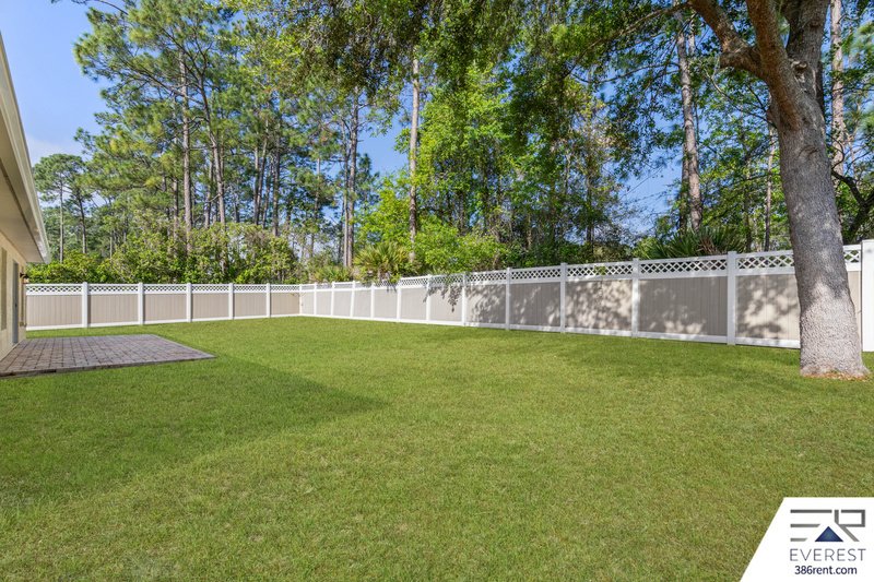 FUNCTIONAL 3/2/2 IN DESIRABLE PINE LAKES property image