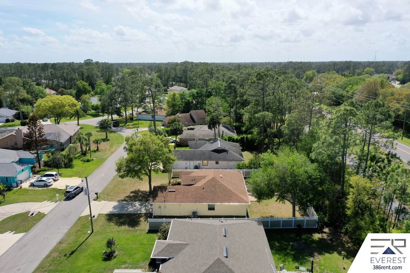 FUNCTIONAL 3/2/2 IN DESIRABLE PINE LAKES property image