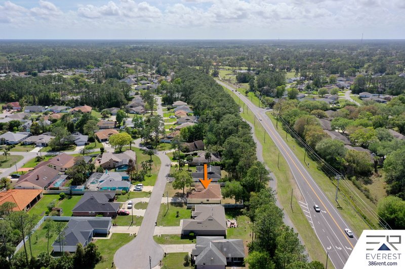 FUNCTIONAL 3/2/2 IN DESIRABLE PINE LAKES property image