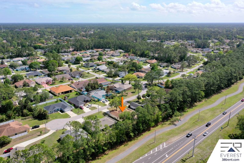 FUNCTIONAL 3/2/2 IN DESIRABLE PINE LAKES property image