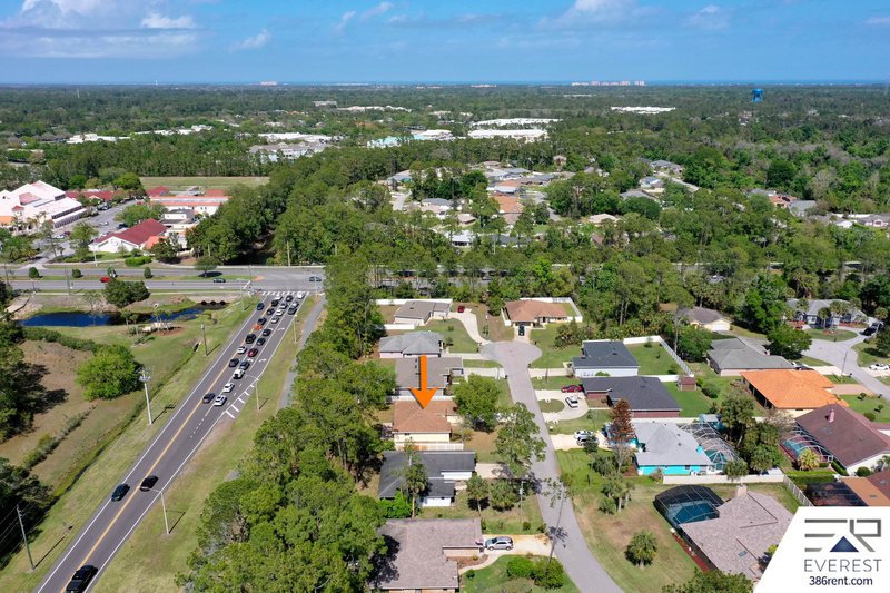 FUNCTIONAL 3/2/2 IN DESIRABLE PINE LAKES property image