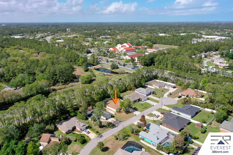 FUNCTIONAL 3/2/2 IN DESIRABLE PINE LAKES property image