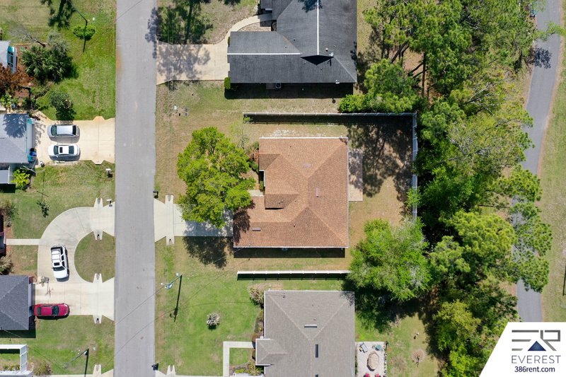 FUNCTIONAL 3/2/2 IN DESIRABLE PINE LAKES property image