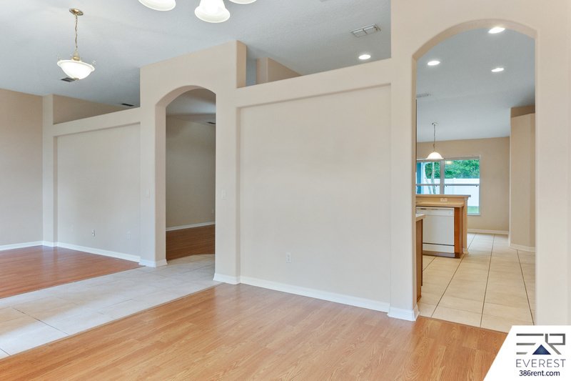 FULLY FENCED, SPACIOUS 5/3/2 IN DESIRABLE QUAIL HOLLOW property image