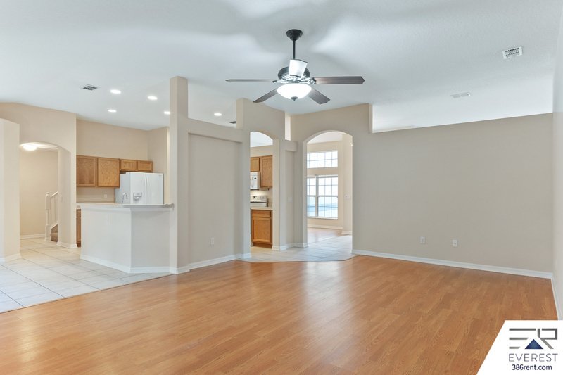 FULLY FENCED, SPACIOUS 5/3/2 IN DESIRABLE QUAIL HOLLOW property image