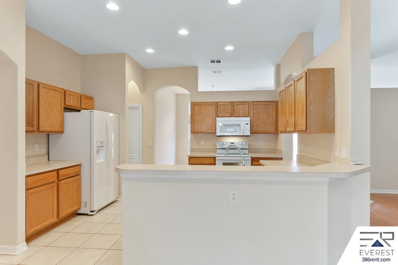 FULLY FENCED, SPACIOUS 5/3/2 IN DESIRABLE QUAIL HOLLOW property image