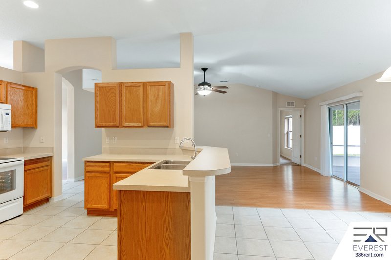 FULLY FENCED, SPACIOUS 5/3/2 IN DESIRABLE QUAIL HOLLOW property image