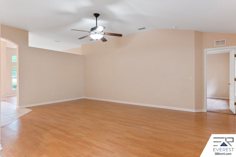 FULLY FENCED, SPACIOUS 5/3/2 IN DESIRABLE QUAIL HOLLOW property image