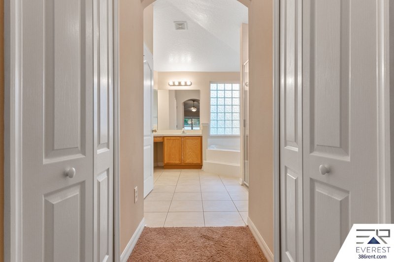 FULLY FENCED, SPACIOUS 5/3/2 IN DESIRABLE QUAIL HOLLOW property image