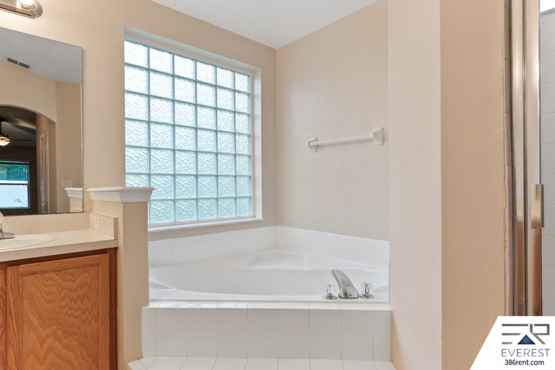 FULLY FENCED, SPACIOUS 5/3/2 IN DESIRABLE QUAIL HOLLOW property image