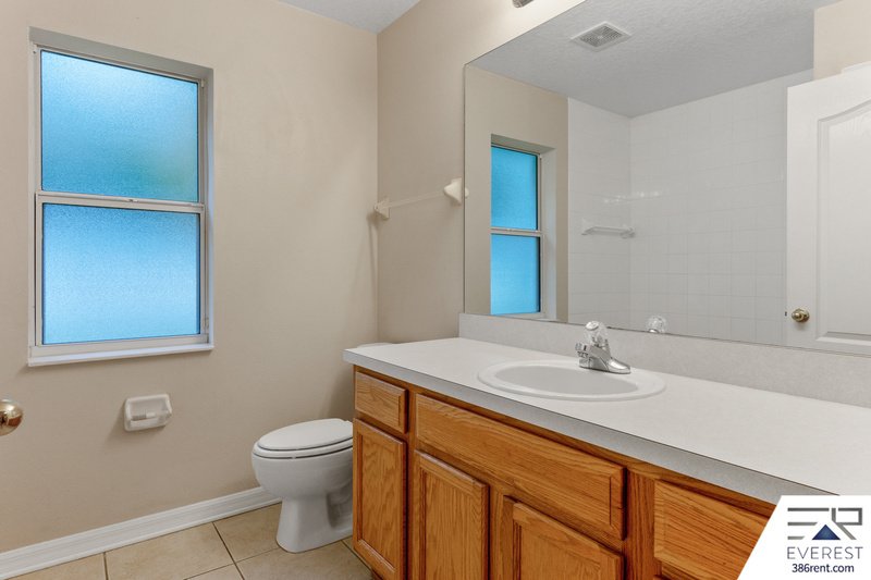 FULLY FENCED, SPACIOUS 5/3/2 IN DESIRABLE QUAIL HOLLOW property image