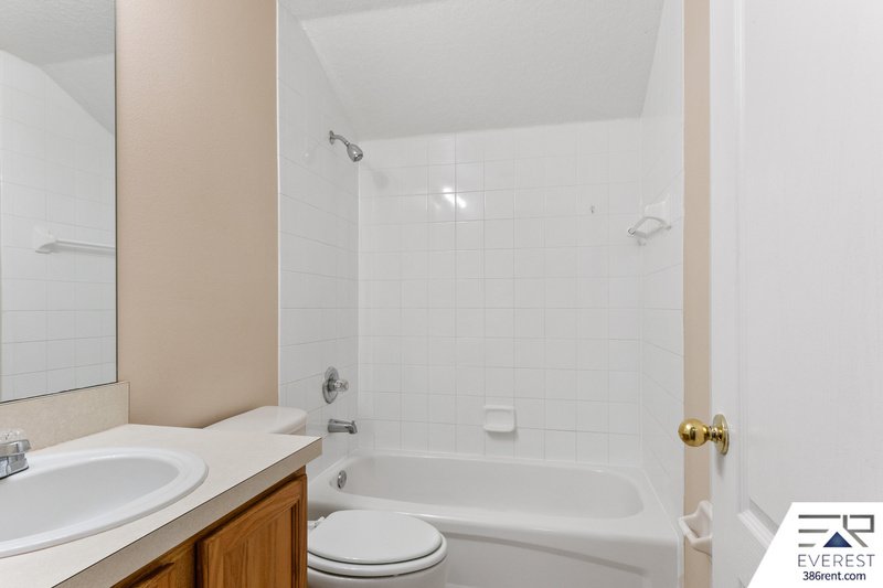 FULLY FENCED, SPACIOUS 5/3/2 IN DESIRABLE QUAIL HOLLOW property image