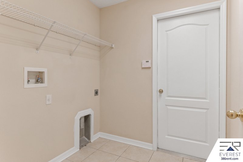 FULLY FENCED, SPACIOUS 5/3/2 IN DESIRABLE QUAIL HOLLOW property image