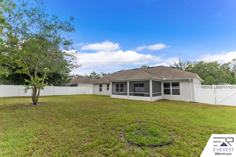 FULLY FENCED, SPACIOUS 5/3/2 IN DESIRABLE QUAIL HOLLOW property image