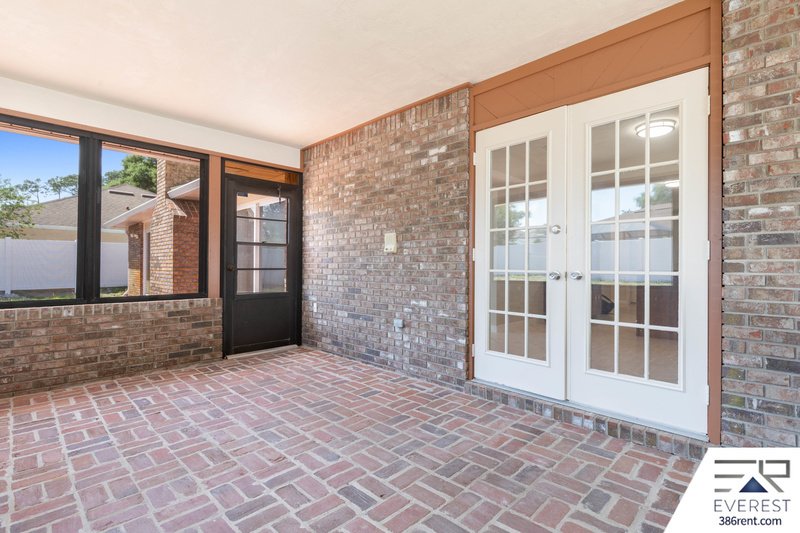 FULLY FENCED 2/2/2 IN DESIRABLE PALM HARBOR property image