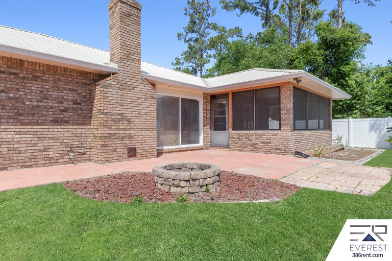 FULLY FENCED 2/2/2 IN DESIRABLE PALM HARBOR property image