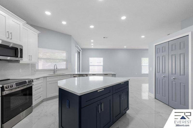 FULLY FENCED, CUSTOM BUILT 3/2/2 IN DESIRABLE INDIAN TRAILS property image