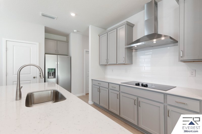 BRAND NEW 3/2/2 IN SEMINOLE PALMS COMMUNITY property image